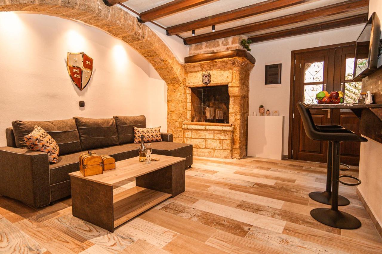 Inverno Medieval Apartment Rhodes City Extérieur photo